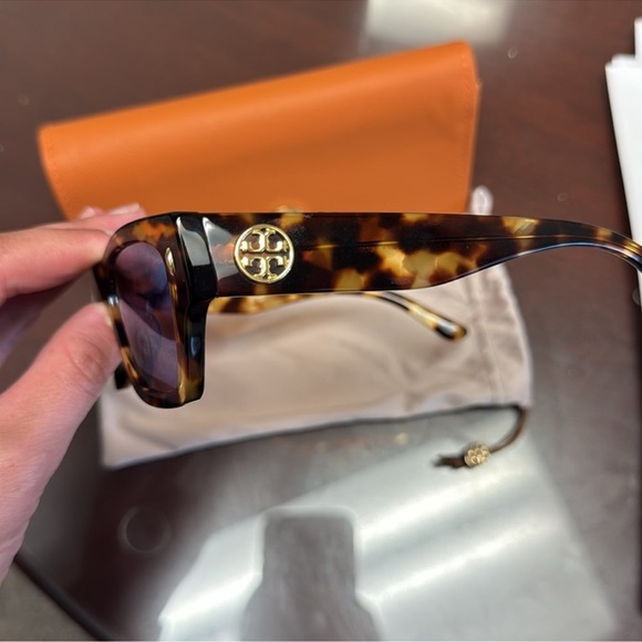 New Tory Burch Tortoise Shell Sunglasses - Picture 4 of 5